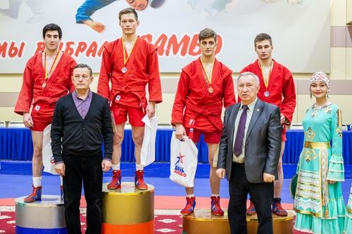 
<p>                                Спортсмены из 23 регионов страны и Казахстана боролись на Кубке Главы Чувашии по самбо</p>
<p>                        